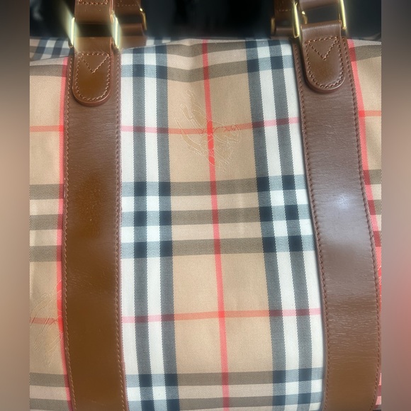 Burberry duffle traveling bag - Picture 7 of 17